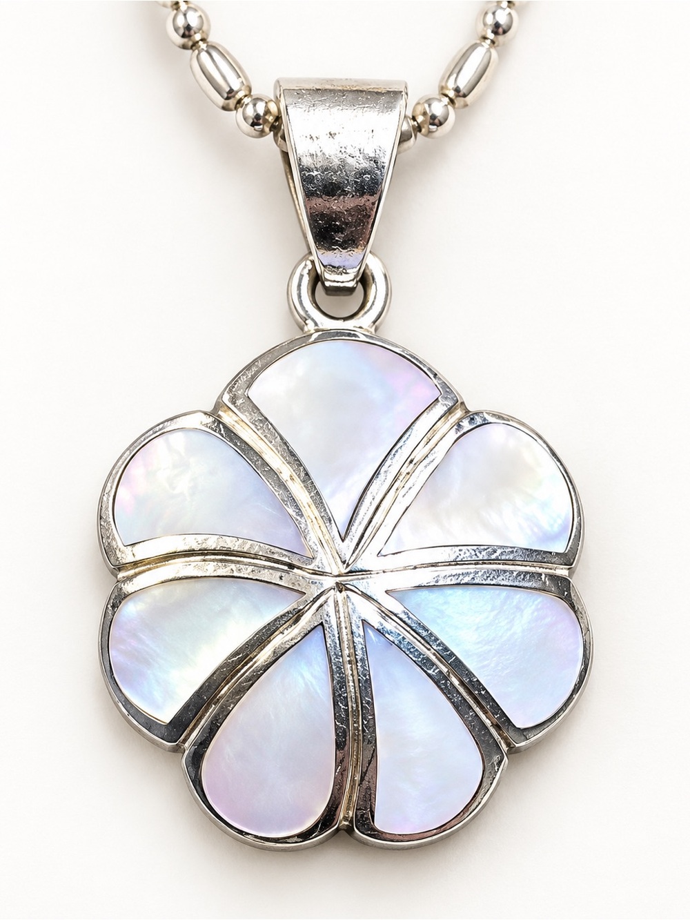 Mother-of-Pearl Flower Pendant Necklace